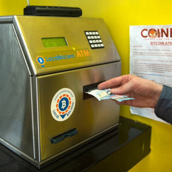 Miksun baarista löytyy myös bitcoin-automaatti. Bitcoin on kryptovaluutoista tunnetuin. Miksun baarista löytyy myös bitcoin-automaatti. Bitcoin on kryptovaluutoista tunnetuin.