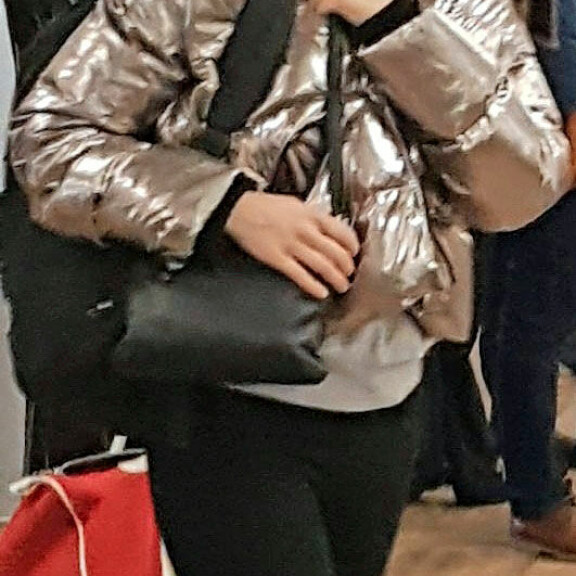 Paulaa ei ollut tunnistaa silmälaseissa ja meikittä. Paulaa ei ollut tunnistaa silmälaseissa ja meikittä.