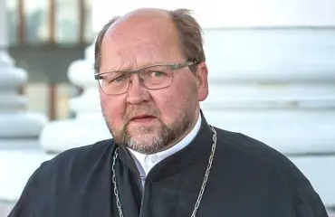 Mitro Revon kuukausipalkka seurakunnan pastorina paljastui oikeudessa - tienaatko enemmän kuin kohupastori?