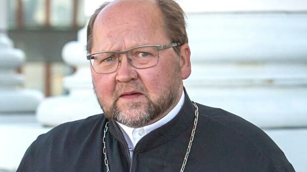 Mitro Revon kuukausipalkka seurakunnan pastorina paljastui oikeudessa - tienaatko enemmän kuin kohupastori? Mitro Repo