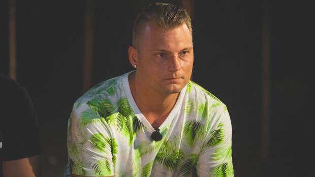 Eve-rakas levittelee haarojaan sinkku-Kalulle - Bile-Dani murtuu itkun partaalle Temptation Islandissa: 'Kyllähän tää tuntuu paskalta!' bile-dani