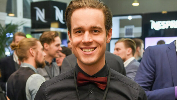 Komea iskelmätähti Mikko Harju on kokeillut siipiään myös mallimaailmassa: ”Kaksoisveljeni tekee mallintöitä” – on myös suuntaamassa musiikkialalle! Mikko Harju kokeili siipiään mallimaailmassa.