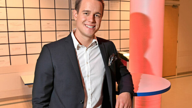 Vuoden iskelmätulokkaan Mikko Harjun kappaleiden sanoista on tehty yli sata tatuointia: ”Olen tosi iloinen, että olen luonut tähän maailmaan jotain sellaista, joka tuo ihmisille toivoa” Mikko Harjun ura on nousussa.