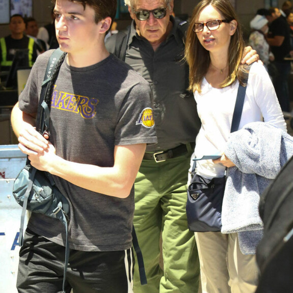 Ally McBeal -päätähti rakastui superstaraan, toinen yllätti lesboudella! Harrison Ford, Calista Flockhart ja Liam Ford