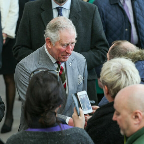 Uutuuskirja ei anna prinssi Charlesista mairittelevaa kuvaa: Elämäni on helvettiä! Ison-Britannian prinssi Charles