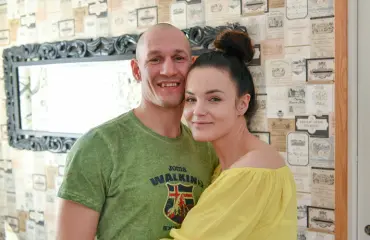 Amin Asikainen ja Nadia Ammouri panostavat rentoon pääsiäiseen: Lampaankyljyksiä ja lempeä! Tsekkaa koko pääsiäismenu!