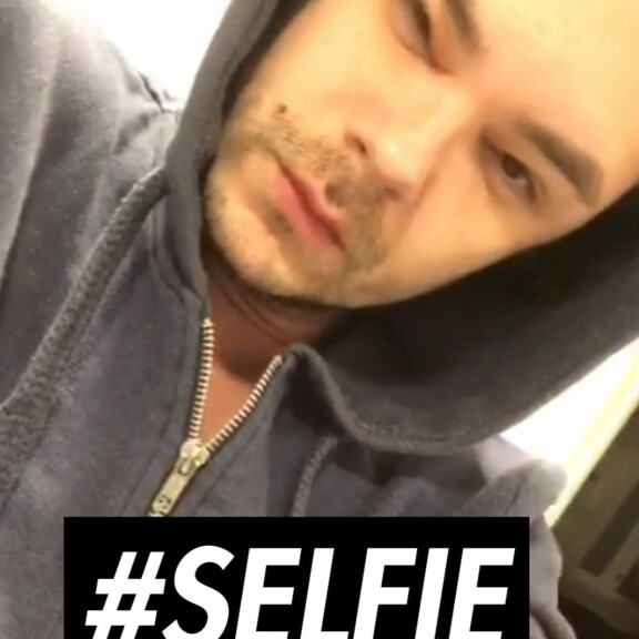Tällaisen kuvan Niko Saarinen julkaisi itsestään Snapchatissa. Kuvankaappaus: Snapchat Niko Saarinen