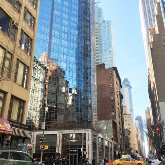 Vuonna 2015 valmistuneesta tornitalosta on vain kivenheiton matka Madison Square Gardeniin. Vuonna 2015 valmistuneesta tornitalosta on vain kivenheiton matka Madison Square Gardeniin.