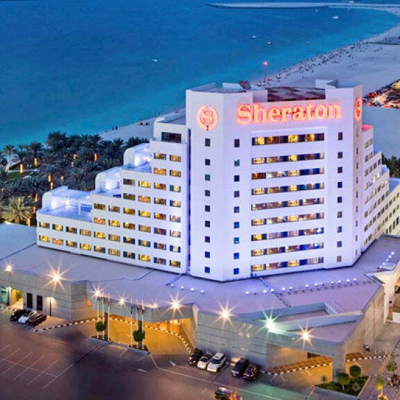 Sauli majoittui viiden tähden Sheraton Jumeirah Beach Resortissa. Sauli majoittui viiden tähden Sheraton Jumeirah Beach Resortissa.
