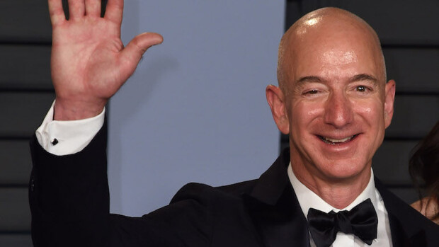 Huh, näin paljon Amazon maksoi Sormusten herrasta! Jeff Bezos on Amazonin johtaja.