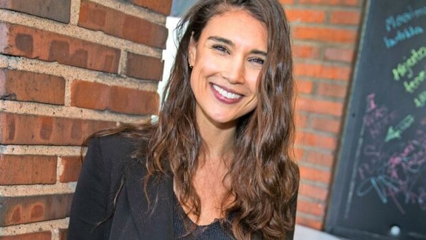 Ohhoh! Mustaa lateksia, superavonainen kaula-aukko ja halkio! Maryam Razavi saapui Jussi-gaalaan seksiä tihkuvassa iltapuvussa! Kuva! Maryam