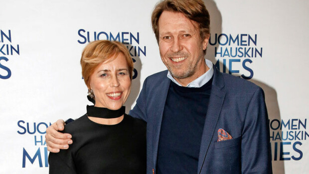 Näyttelijä Martti Suosalo ylistää Virpi-vaimoaan arjen pyörittämisestä: Se on kovaa hommaa! Virpi Suutari ja Martti Suosalo.