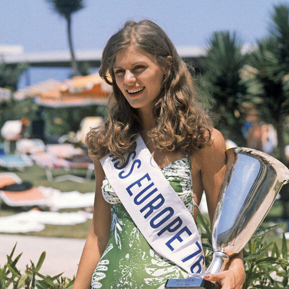 Riitta Väisänen Miss Eurooppa -kilpailussa vuonna 1976. Riitta Väisänen Miss Eurooppa -kilpailussa vuonna 1976.