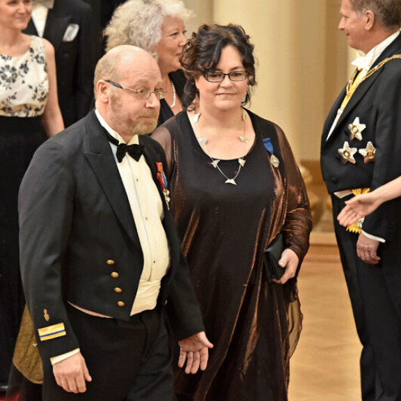 Raine Ampuja ja vaimonsa Erja-Joukamo-Ampuja, Sibelius-Akatemian käyrätorvensoiton, pedagogiikan ja taidekasvatuksen lehtori, itsenäisyyspäivän juhlavastaanotolla 2014. Raine Ampuja ja vaimonsa Erja-Joukamo-Ampuja, Sibelius-Akatemian käyrätorvensoiton, pedagogiikan ja taidekasvatuksen lehtori, itsenäisyyspäivän juhlavastaanotolla 2014.