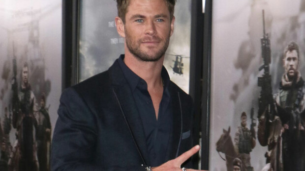 Oho, väsymys iski: Hollywood-komistus Chris Hemsworth nukahti penkille - kuva! Chris Hemsworth