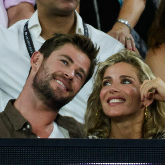 Chris vaimonsa Elsan kanssa. Chrish Hemsworth