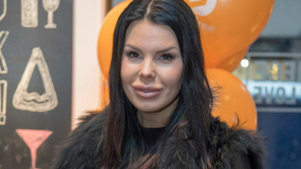Miss Oulu -finalistit raivostuivat Suvi Pitkäselle: Nöyryytti, haukkui ja itketti – hylkäsi missit rahattomina kentälle! Suvi Pitkänen petti missit.