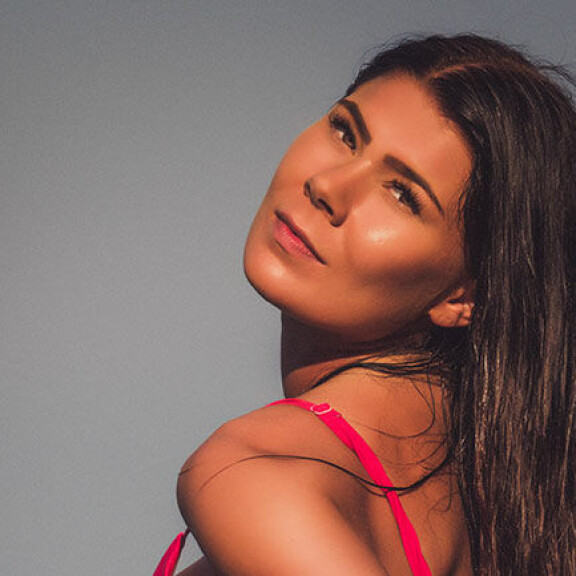 Käsittämätöntä, Temptation Island -Elias kuvailee avovaimoaan ”venäläistyyliseksi” ja terävänenäiseksi: treffikumppani ei pysty edes kommentoimaan! emilia