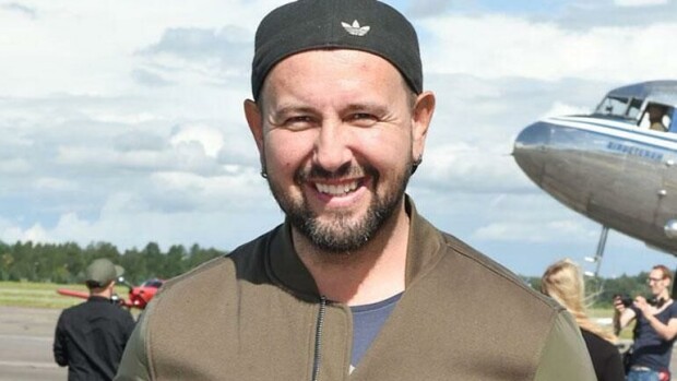 Tunnistaisitko? Esko Eerikäinen julkaisi hulvattoman nuoruuskuvan - kuin ilmetty Game of Thronesin Bran! Katso kuvat! Esko Eerikäinen