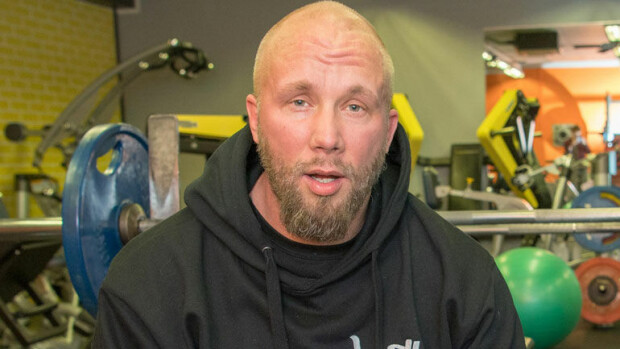 Mikä muodonmuutos! Kuoleman porteilla käynyt ja 40 kiloa kuihtunut ex-gangsteri Marko Lönnqvist käy taas salilla: 10 kiloa tuli pelkkänä lihaksena – kuvat! Marko Lönnqvist käy taas salilla.
