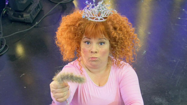 Suursuosikki Tanhupallo on Vuoden sketsihahmo - Putous ratkesi huimaan finaaliin! Tanhupallo