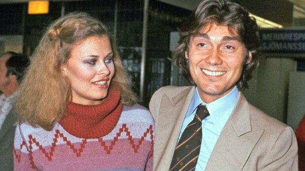 Anne Pohtamon ex-rakastajaa ei murhannutkaan mafia – Seiska löysi ”Suihku-Jaskan” ruskettuneena palmun alta: ”Elän upean daamin kanssa” – kuva! Seiska löysi Anne Pohtamon kohurakkaan.