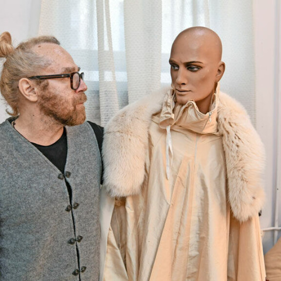 Jussi Parviaisen vieraat pelkäävät asuinkumppania. Jussi Parviaisen vieraat pelkäävät asuinkumppania.