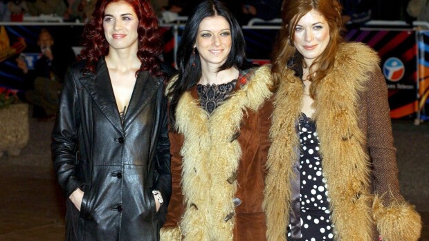 Kääk! Vieläkö muistat Las Ketchupin ja biisin, jota kaikki lauloivat, mutta eivät osanneet sanoja? Tänä kesänä voit nähdä hittibändin Suomessa! Las Ketchup