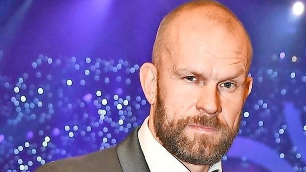 Jere Karalahtea epäillään rikoksesta: ex-rakas Oksana Chaiko vaatii jättikorvauksia – käykö Jerelle samoin kuin tapaus Matti Vanhasessa? Jere Karalahtea epäillään rikoksesta.