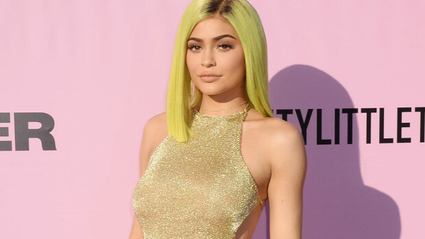Kuukausi synnytyksestä: Kylie Jenner julkaisi suloisen kuvan pienen vauvansa kanssa: Enkelini on kuukauden ikäinen! Kylie Jenner