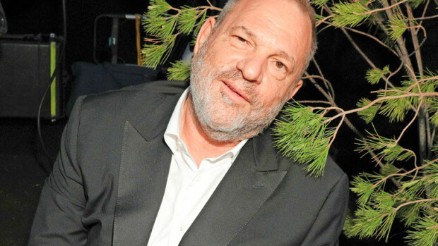 Harvey Weinstein odotti ahdisteluskandaalissa tukea Meryl Streepiltä – saikin kunnon ryöpytyksen: ”Säälittävää hyväksikäyttöä!” Harvey Weinstein erehtyi odottaessaan tukea Meryl Streepiltä.