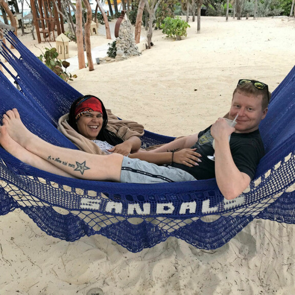 Sampo ja Minttu viettivät lähes kolme viikkoa reissussa. – Myöhästyimme Jamaikan-koneesta ja jouduimme viettämään vuorokauden Floridassa. Sampo ja Minttu viettivät lähes kolme viikkoa reissussa. – Myöhästyimme Jamaikan-koneesta ja jouduimme viettämään vuorokauden Floridassa.