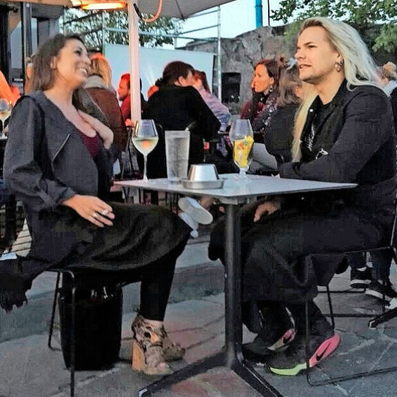 Amanda viihtyi viime kesänä Olli Hermanin kanssa. Amanda viihtyi viime kesänä Olli Hermanin kanssa.
