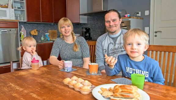 Johanna ja Ville asustelivat viimeisimmän tideon mukaan perheensä kanssa lammastilalla Sauvossa.