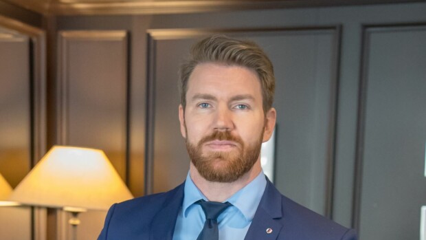 Ex-kiekkoilija Joni, 33, kieltäytyi Bachelor Suomesta useita kertoja - paljastaa nykyisen suhdestatuksensa: Olen rakastunut! Suomen Bachelor