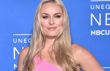 Superkuumaa! Olympialaisten seksikkäimmän urheilijan kaula-aukko ulottuu napaan asti - illallisti mysteerimiehen kanssa! Katso kuva!