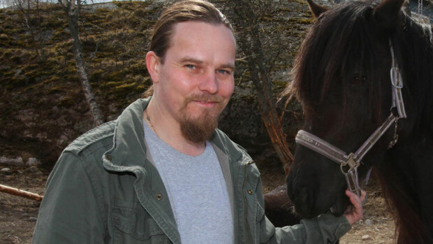 Maajussi-Ville käräjille hämärästä traktorikaupasta: ”Eihän siinä muu auttanut kuin palkata asianajaja!” Ville Veranen joutui ongelmiin traktorikaupoissa.