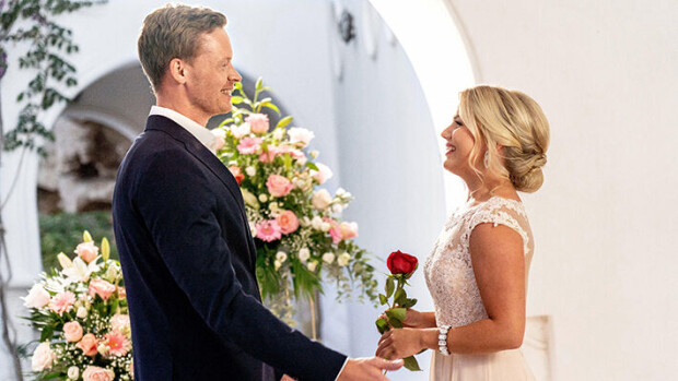 Hanna läväytti tv:ssä äkäisen piikin Bachelor-Tuomakselle - suhde päättyi hyytävästi: 'Nähtiin kaksi kertaa ja sitten sä olit jo...' Bachelor Tuomas ja Hanna