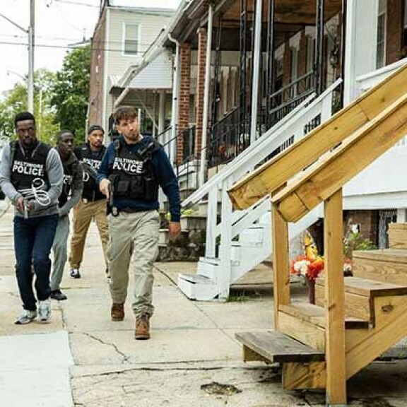Langalla-sarjan tekijät palasivat Baltimoreen – We Own This City järkyttää kuvauksellaan poliisikorruptiosta We Own This City