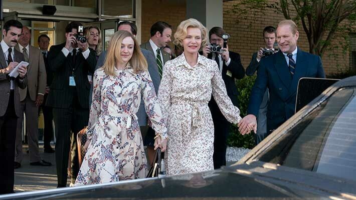 The First Lady -ohjaaja Susanne Bier ei ollut kiinnostunut ikonisten vaimojen kiiltokuvaversioista – ”Kirosanojen laittaminen Betty Fordin suuhun oli herkullista!” The First Lady Michelle Pfeiffer