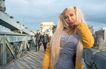 Amerikkalaislääkärit eivät suostu leikkaamaan Amanda Aholaa tv-ohjelmassa pakkomielteisyyden vuoksi – poikaystäväkin saa kuulla kunniansa 