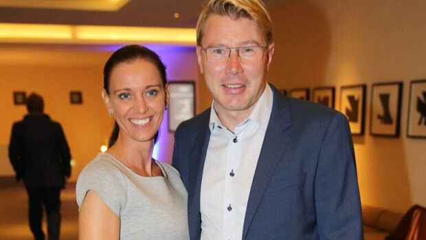 Voi, miten isoiksi Mika ja Marketa Häkkisen lapset ovat kasvaneet - katso upeat lomakuvat Malediiveiltä! Marketa ja Mika Häkkinen