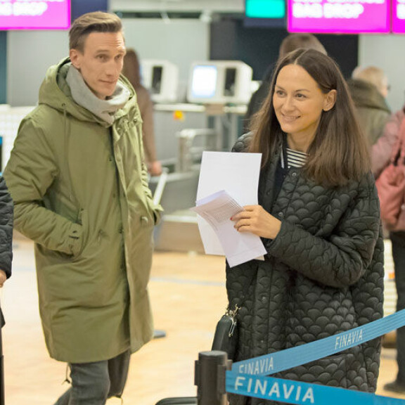 Terhi on ollut vuodesta 2016 naimisissa sisustussuunnittelija Markus Viiperin kanssa, joka saatteli vaimonsa Vain elämää -kuvausmatkalle. Matka keskeytyi kolme päivää suunniteltua aiemmin. Terhi on ollut vuodesta 2016 naimisissa sisustussuunnittelija Markus Viiperin kanssa, joka saatteli vaimonsa Vain elämää -kuvausmatkalle. Matka keskeytyi kolme päivää suunniteltua aiemmin.