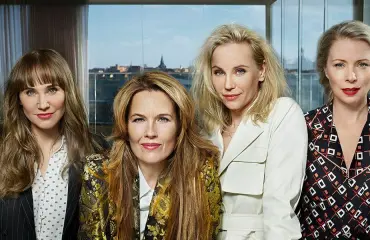 Silta-sarjan Sofia Helin yllättää seksisarjan pääosassa – perustuu omiin kokemuksiin