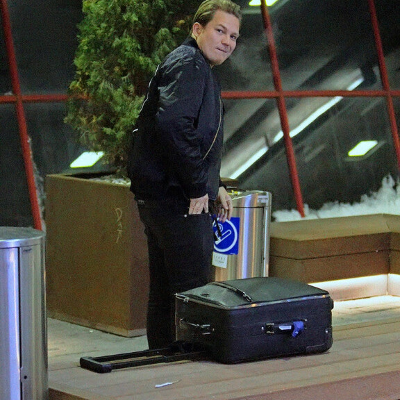 Cheek lukeutuu Arthurin pitkä-aikaisiin ystäviin. Cheek lukeutuu Arthurin pitkä-aikaisiin ystäviin.