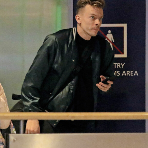 Cheekin hovituottaja Antti Riihimäki päivitti polttareista useita somevideoita. Cheekin hovituottaja Antti Riihimäki päivitti polttareista useita somevideoita.