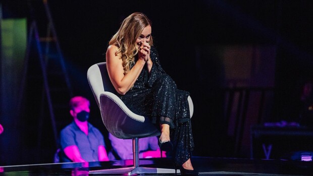 Nyt on rohkeaa! Itkun ja naurunsekainen Marja Hintikka saa miehiltä kuuman sylitanssin televisiossa Marja_hintikka_Laulu_Rakkaudelle_PK_0e80b9e9d7.jpg