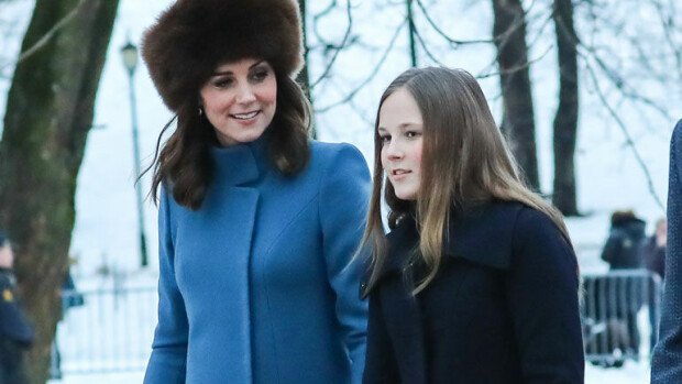Norjan 14-vuotias prinsessa Ingrid Alexandra ensi kertaa edustustehtävissä: oppaana prinssi Williamille ja Catherinelle – kuva! Ingrid Alexandrassa ei näkynyt jälkeäkään jännityksestä.