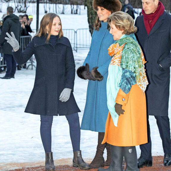 Prinsessan isoäiti, kuningatar Sonja seurasi ylpeänä Ingrid Alexandran suoritusta edustustehtävässään. Prinsessan isoäiti, kuningatar Sonja seurasi ylpeänä Ingrid Alexandran suoritusta edustustehtävässään.