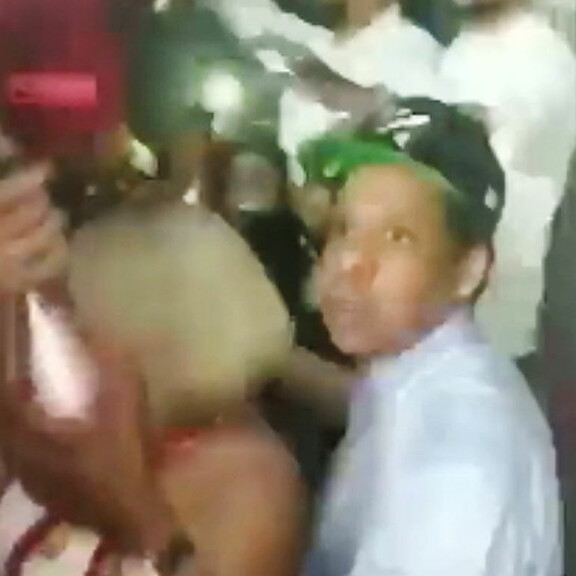 Kääk, Jay-Z tuhlasi yli 80 000 euroa baari-illan aikana - katso riehakkaat paparazzikuvat ja kuva kuitista! Jay Z